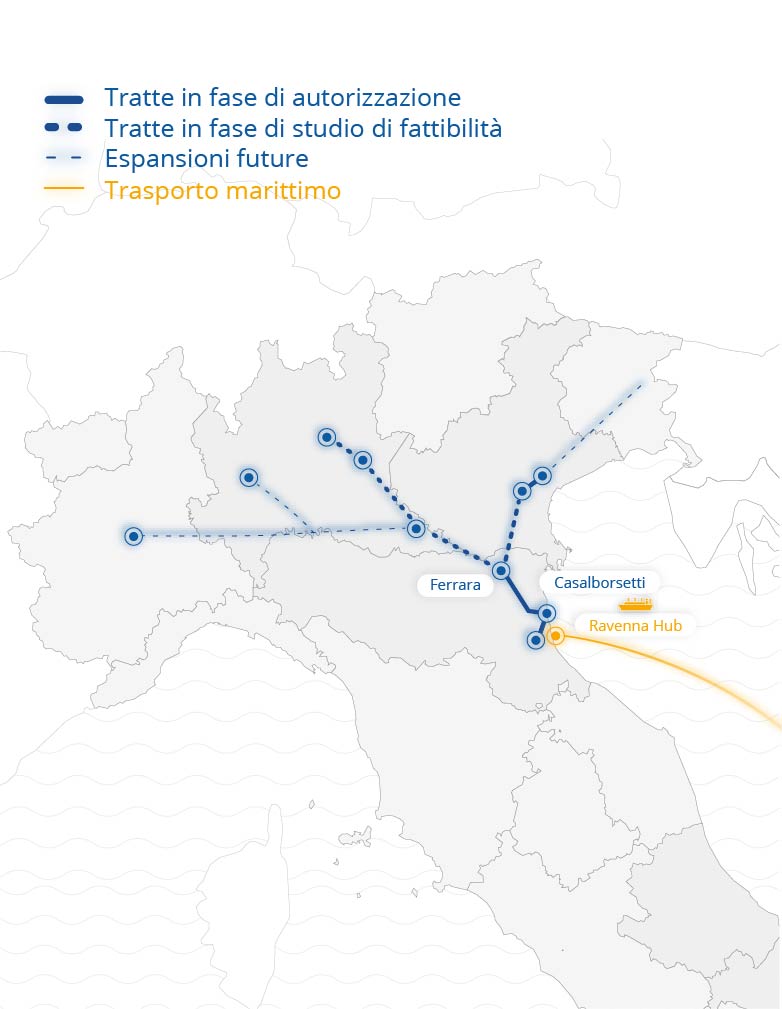 Cartina nord italia con indicazione delle rotte dei trasporti: due via pipe dal nord italia verso Ravenna, una via nave dal sud che converge verso Ravenna